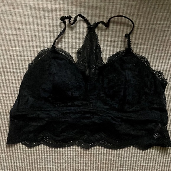 BNEW BLACK LACE BRALETTE WITH REMOVABLE PADDING. - Picture 1 of 3